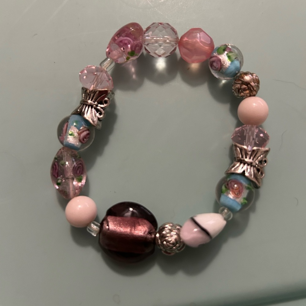 Avon 2010 Floral Stretch Glass Beaded Chic Bracelet Silver Tone Charm Butterfly